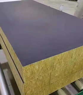 德州聚氨酯复合竖丝岩棉板是一种新型的建筑保温材料